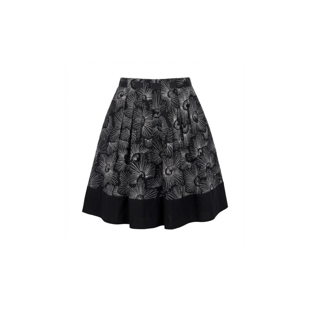 Ann Taylor black 100% silk pleated flare skirt size 8 embroidered floral motif‎